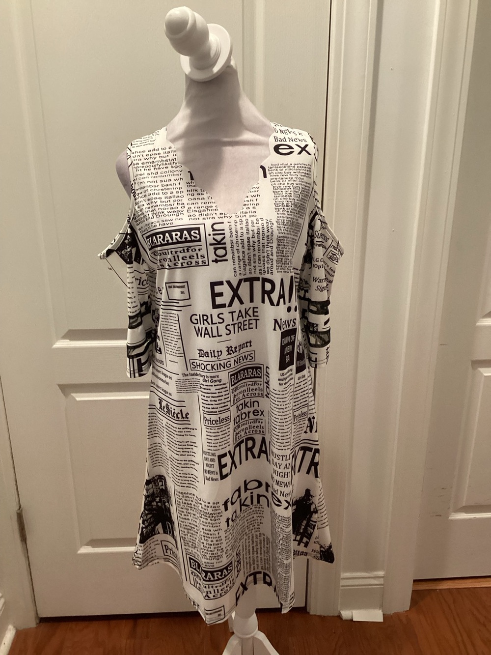 Vintage V Neck Stylish Black and White Print Cold Shoulder Dress